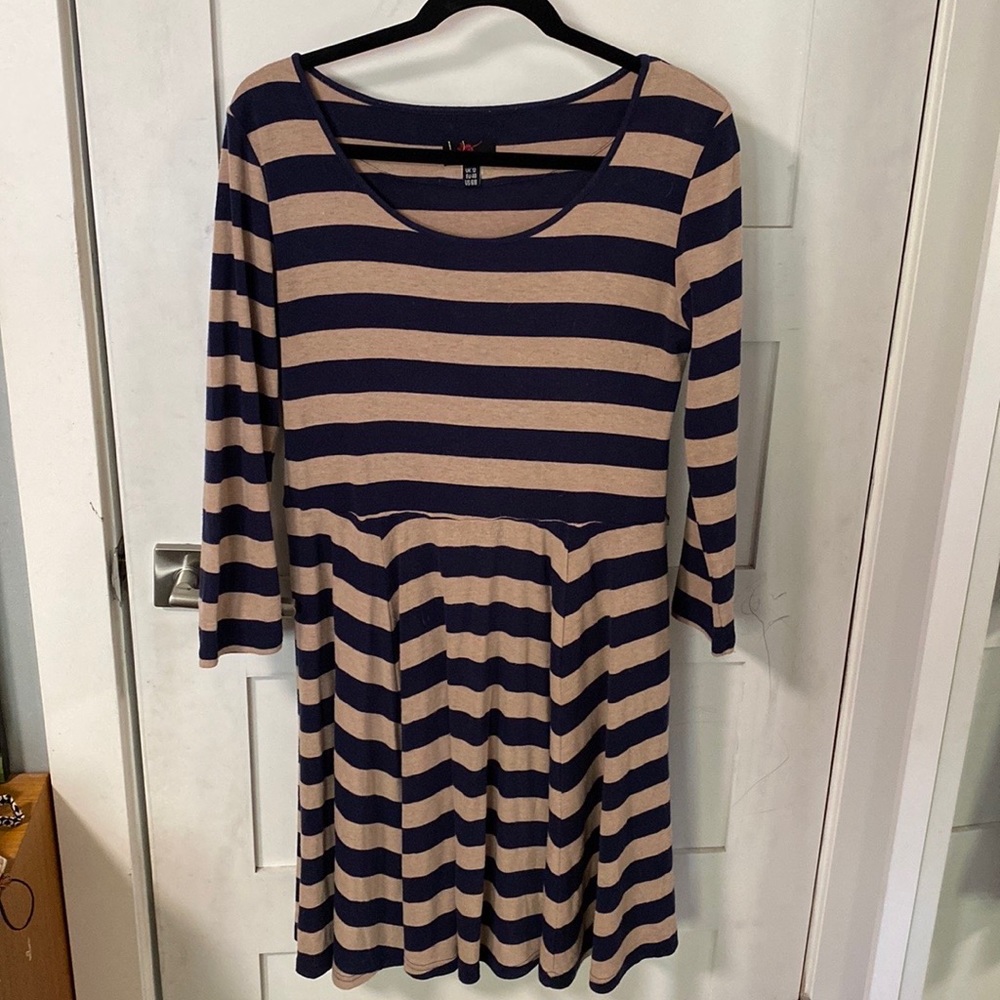Yumi size US 6/8 purple and taupe striped dress
